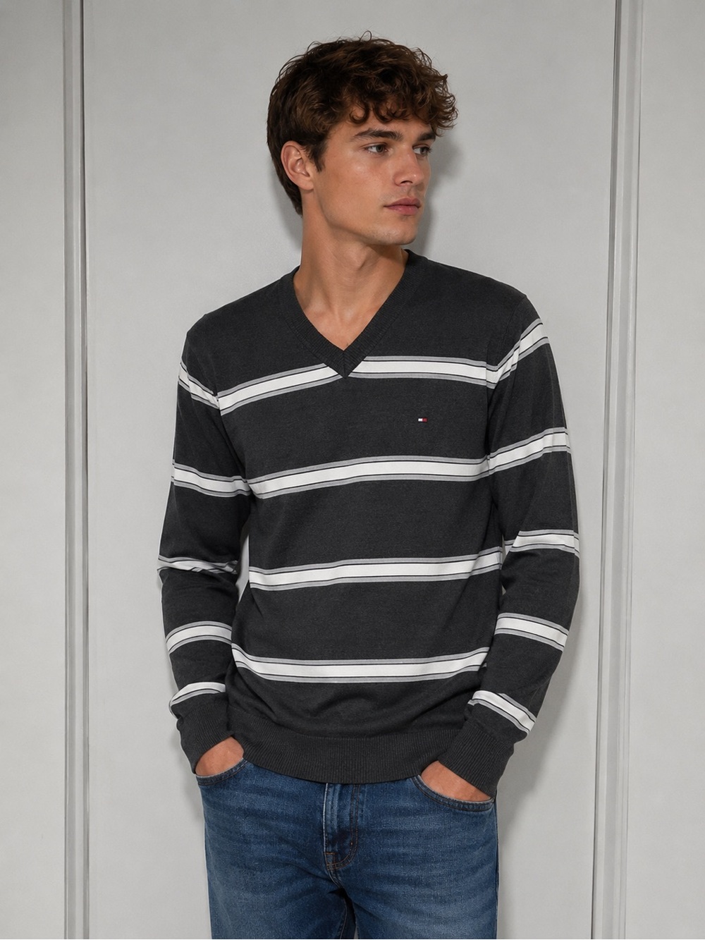 Tommy Hilfiger Men’s XL Striped V-Neck Sweater Gray Long Sleeve Classic Knit